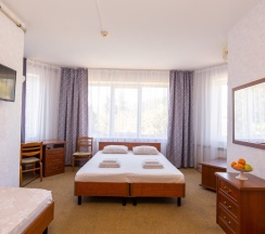 Стандартный четырехместный номер в Grand Crystal Group