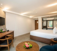 Двухместный номер Deluxe с балконом двуспальная кровать в Dewa Phuket Resort & Villas