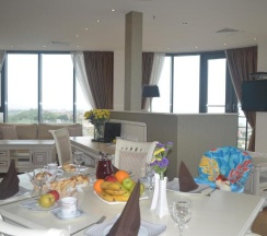 Семейные апартаменты с балконом и с красивым видом из окна в Diana Palace