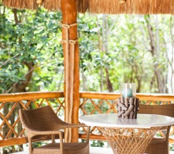 Четырёхместный номер Palapa с видом на сад в Shangri-la Caribe Beach Village Resort