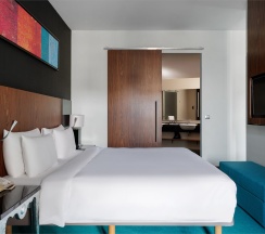 Семейный люкс с балконом и видом на береговую линию в Radisson Завидово