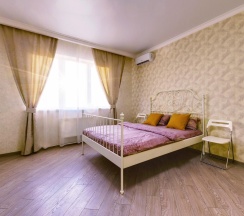 Апартаменты Полулюкс (с видом на город) в Gallery Apartments (Гэлари Апартментс)