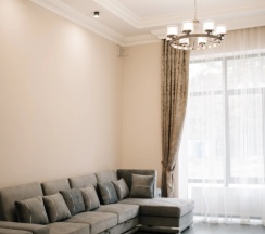 Вилла с балконом и с красивым видом из окна в Residence Village