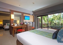 Семейный номер Superior с видом на бассейн в Courtyard by Marriott Phuket, Patong Beach