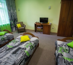 Стандарт с тремя односпальными кроватями в Алиса