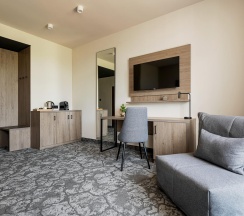 Номер полулюкс с 1 двуспальной кроватью в GreenGate Hotel&SPA
