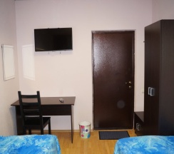 Кровать в общем номере в Натали