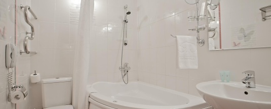 Номер полулюкс улучшенный с 1 двуспальной кроватью в Тагил