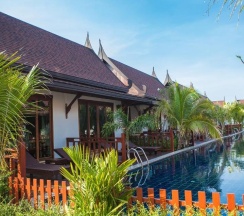 Двухместная вилла с видом на бассейн двуспальная кровать в Howard Johnson by Wyndham Phuket Naiyang