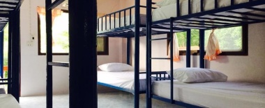 Кровать в общем номере в Domingo Hostel Phangan