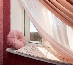 Люкс 2-х комнатный 2-х местный с большой кроватью в Жемчуг