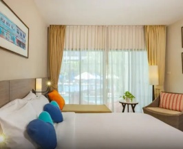 Двухместный номер Premier с видом на воду (двуспальная кровать) в Deevana Plaza Phuket
