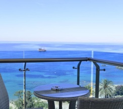 Семейный номер Standard с видом на море в Azura Deluxe Resort & Spa