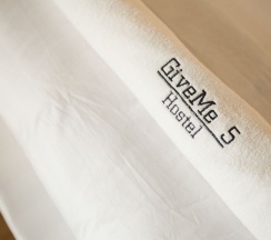 Двухместный номер Standard двухъярусная кровать в Give Me 5 Hostel