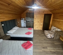 Четырёхместный номер Comfort с красивым видом из окна в Диамант+