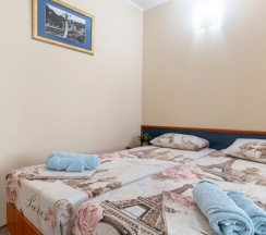 Трёхместный номер Standard с балконом и с красивым видом из окна в Гостевой дом