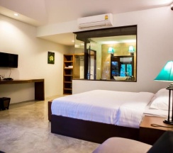 Двухместный номер Superior с видом на бассейн двуспальная кровать в Foresto Sukhothai Guesthome
