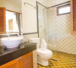Вилла с 5 комнатами с балконом в Tropicana Pool Villa