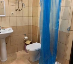 Номер Comfort с балконом и с красивым видом из окна в Azname