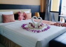 Двухместный номер Deluxe с балконом двуспальная кровать в The Centris Hotel Phatthalung