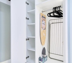 Двухместный номер Deluxe с балконом и с видом на город 2 отдельные кровати в Апартаменты Новые в Минск-Мир возле Avia mall