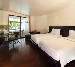Двухместный номер с видом на бассейн 2 отдельные кровати в Le Meridien Phuket Beach Resort