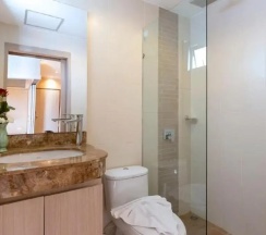 Двухместный номер Deluxe (двуспальная кровать) в Patong Bay Residence