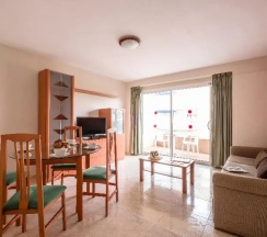 Апартаменты с 2 комнатами с балконом в Apartamentos California