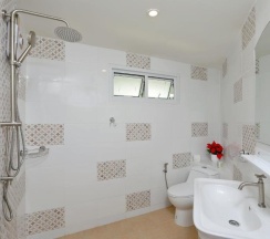 Двухместный номер Deluxe с видом на море двуспальная кровать в Kata White Villas
