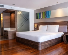 Двухместный номер Standard Central Building двуспальная кровать в Отель Holiday Inn Resort Phuket Karon Beach by IHG