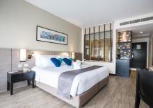 Номер Deluxe с видом на бассейн в Deevana Plaza Phuket