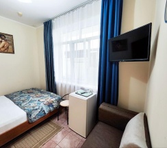 Номер стандарт с 1 односпальной и 1 двуспальной кроватью в Регион 86