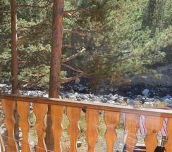 Двухместный полулюкс с балконом 2 отдельные кровати в Ушба