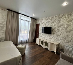 Двухместный номер категории "Полулюкс" с французским балконом, кровати спринг бокс (трансформируются в отдельные кровати). в Викинг