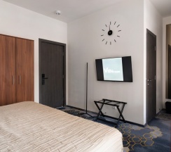 Делюкс в V Hotel&Rooftop lounge