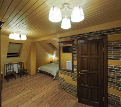 Номер стандарт с 1 двуспальной кроватью (мансарда) в Дилижанс