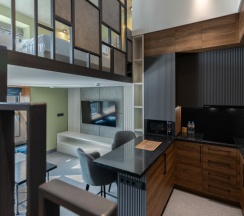 Апартамент 16 Дизайнерский двухуровневый лофт для 2-4 гостей с видом на Москву (с душем) в Ap-in aparts