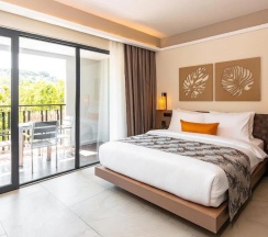 Четырёхместный семейный номер Deluxe с балконом и с красивым видом из окна в Tuana Hotels Casa Del Sol