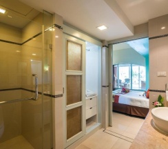 Семейный люкс с 2 комнатами в Royal Cliff Beach Terrace Hotel Pattaya