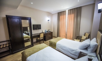 Двухместный номер Standard с балконом 2 отдельные кровати в Отель Tbilisi Inn
