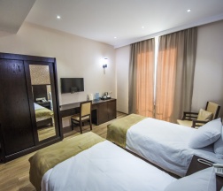 Двухместный номер Standard с балконом 2 отдельные кровати в Отель Tbilisi Inn