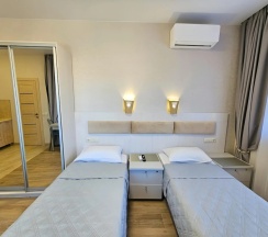 Двухместная студия Мансарда с балконом и с красивым видом из окна 2 отдельные кровати в Милана