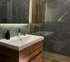 Двухместные апартаменты Superior с балконом (двуспальная кровать) в Квартира Бизнес Класса Комфортная и Удобная от ДимДом