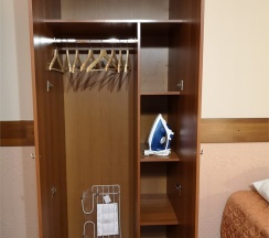 Трехместный номер эконом+ с общей ванной комнатой в Орехово дом у парка