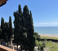 Двухместный номер Superior с балконом и с видом на море двуспальная кровать в Prehotel