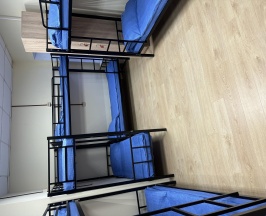 Кровать в 10-местном общем мужском номере в Точка