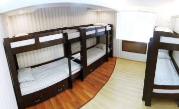 Кровать в общем номере (мужской номер) в Да Винчи