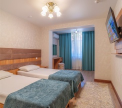 Люкс с одной большой или двумя односпальными кроватями в Энергетик