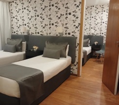 Четырёхместные семейные апартаменты в Waldorf Hotel