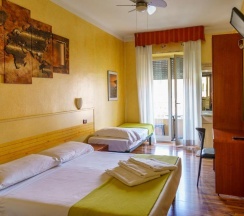 Трёхместный номер Standard в Hotel America